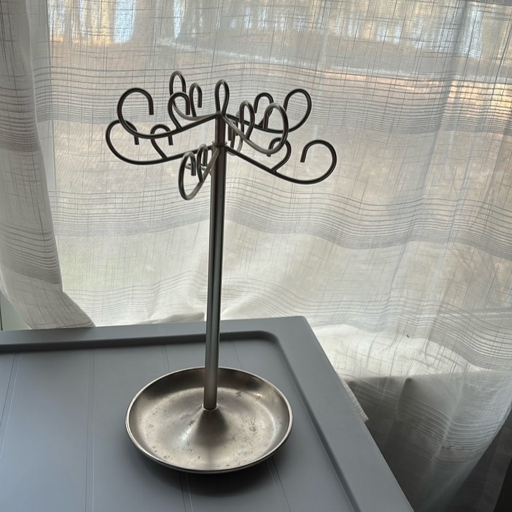 Necklace organizer